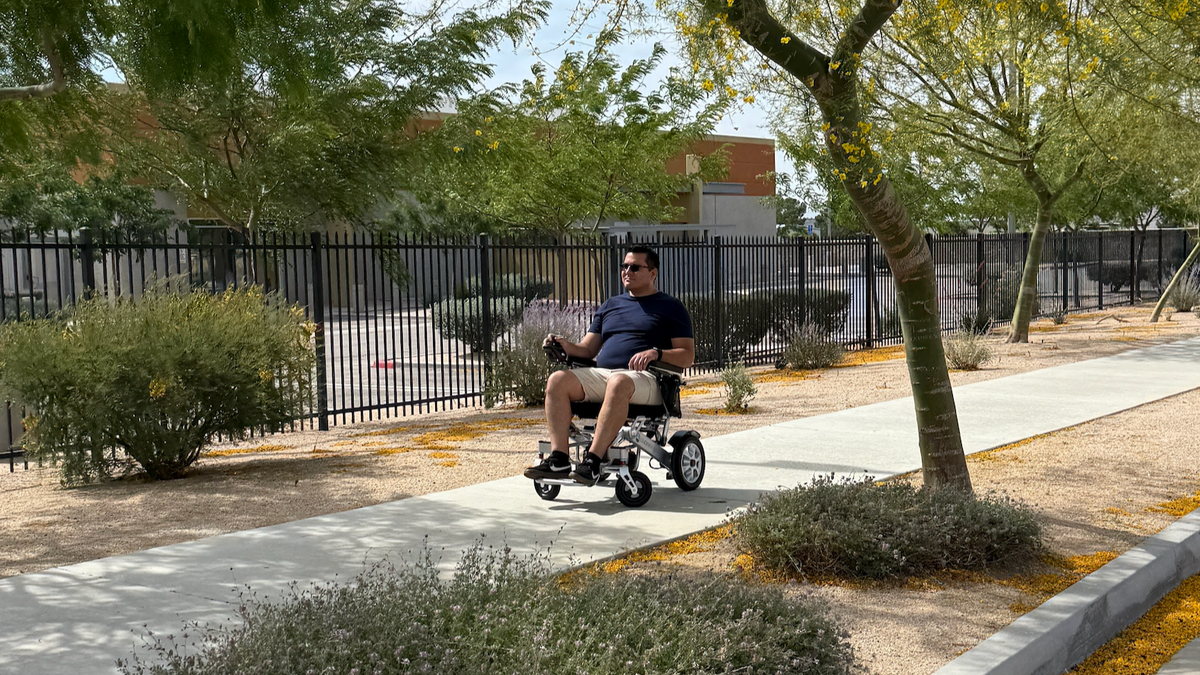 Electric Wheelchair vs Mobility Scooter – Key Differences & What to Choose | GliderMobility UK